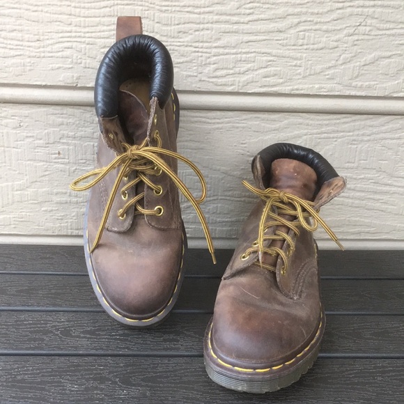 6 eyelet dr martens